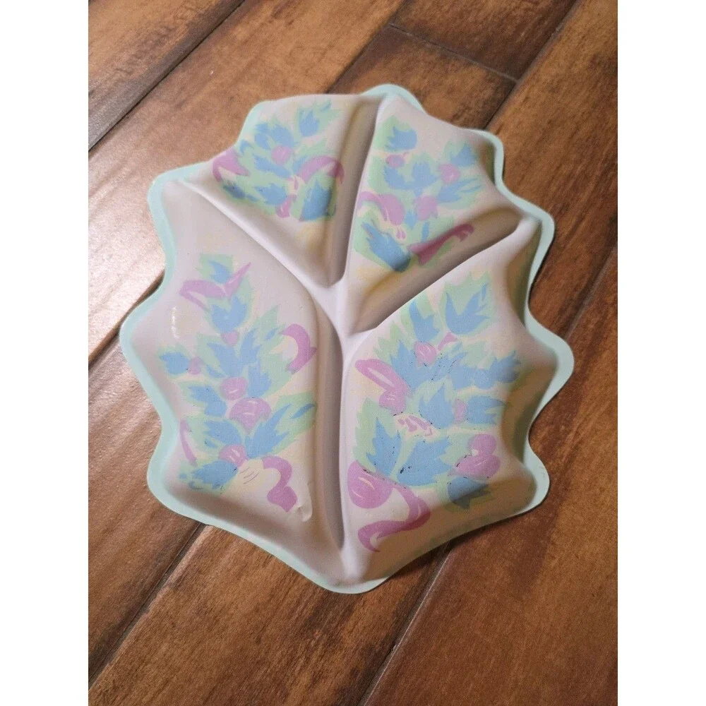 Vintage Leaf Molded Plastic Christmas Serving Tray Platter Divided